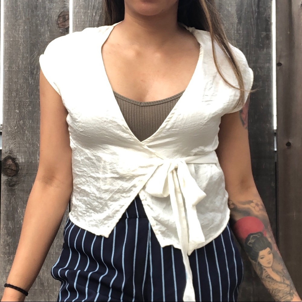 URBAN OUTFITTERS WOMENS CROP TEE